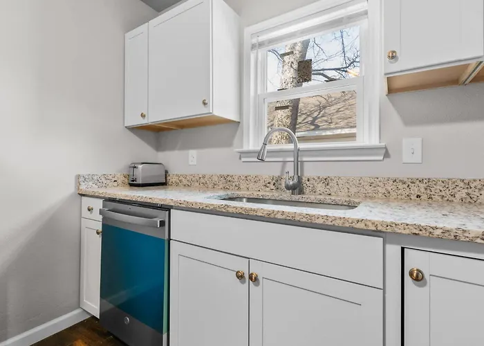 Charming 1-bedroom Retreat In Worth Holiday home